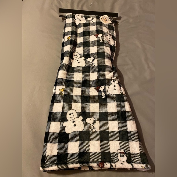 Berkshire Bedding Peanuts Snoopy Snowman Winter Blanket Throw